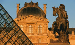 Paris: Louvre Museum and Seine River Cruise