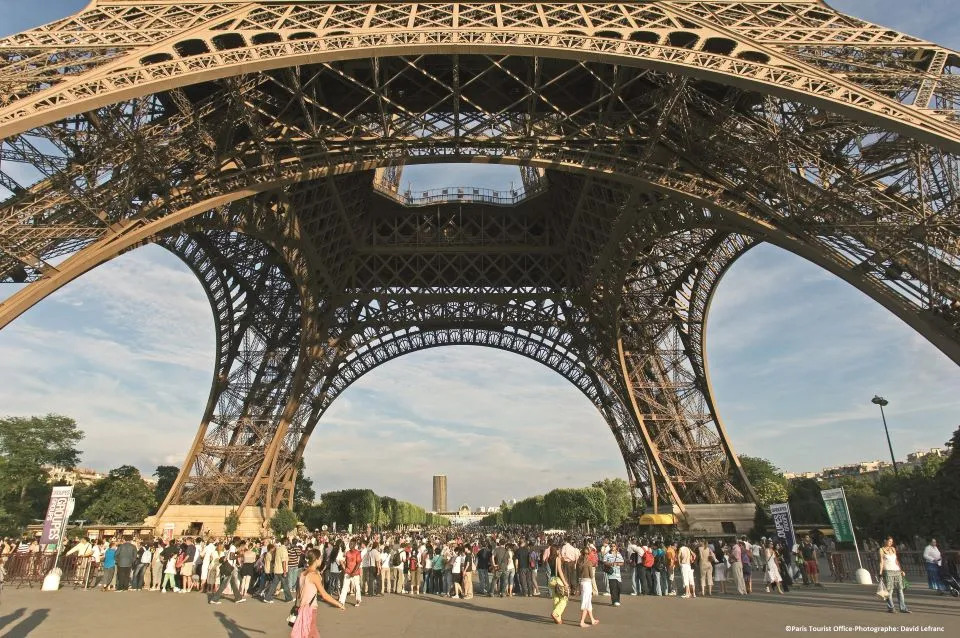 Eiffel-Tower-summit